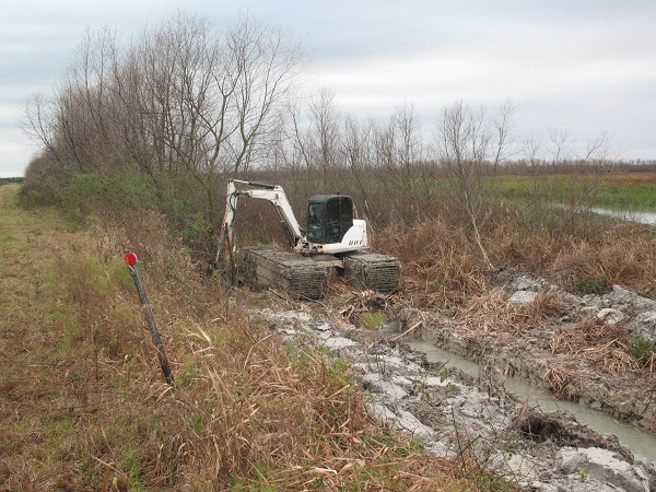 excavator reclaiming pipeline